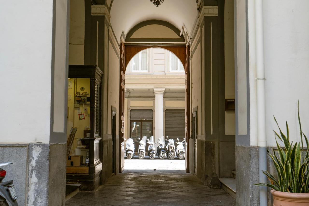 Chiatamone Relais Apartment Naples Luaran gambar