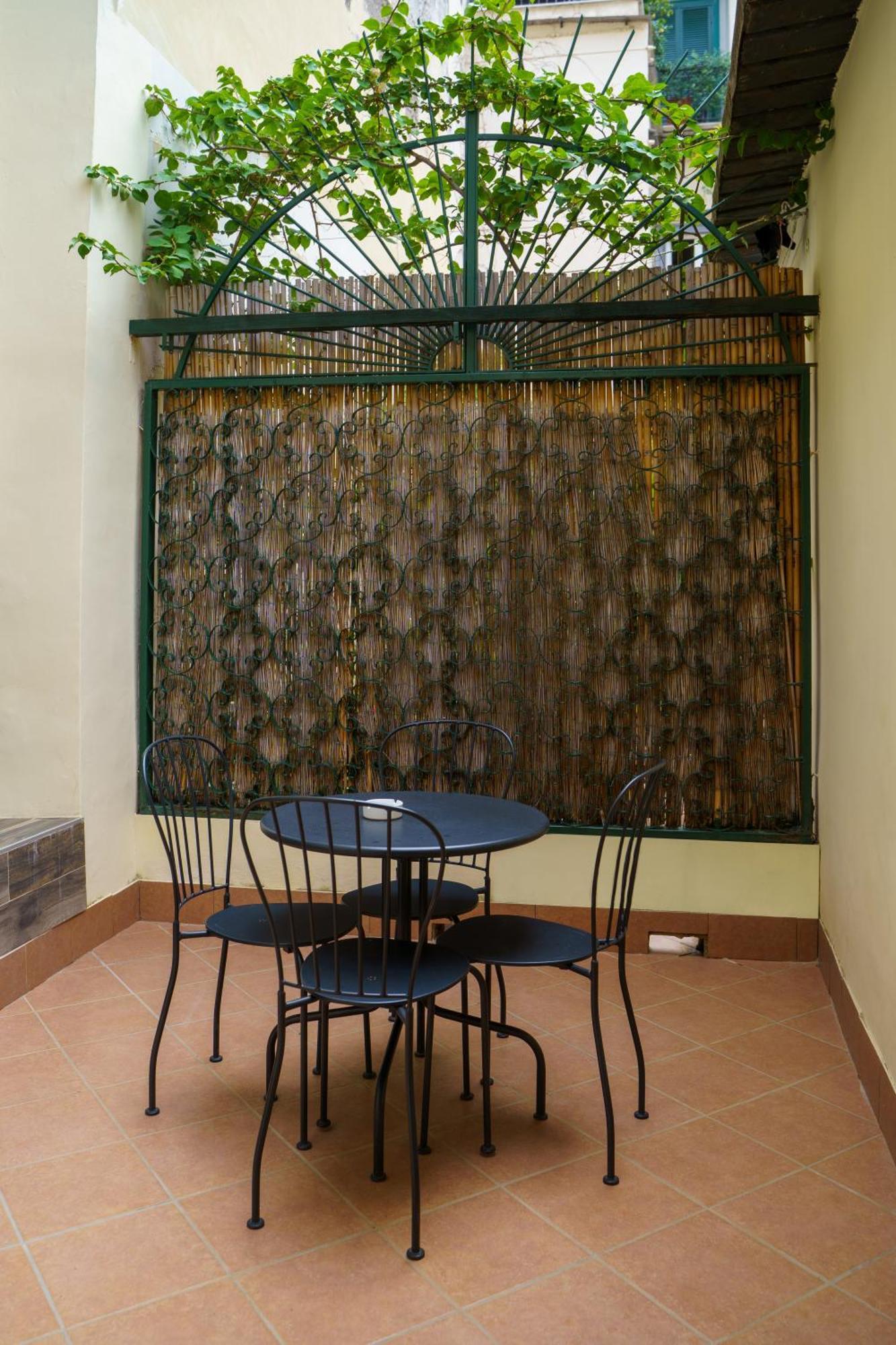 Chiatamone Relais Apartment Naples Luaran gambar